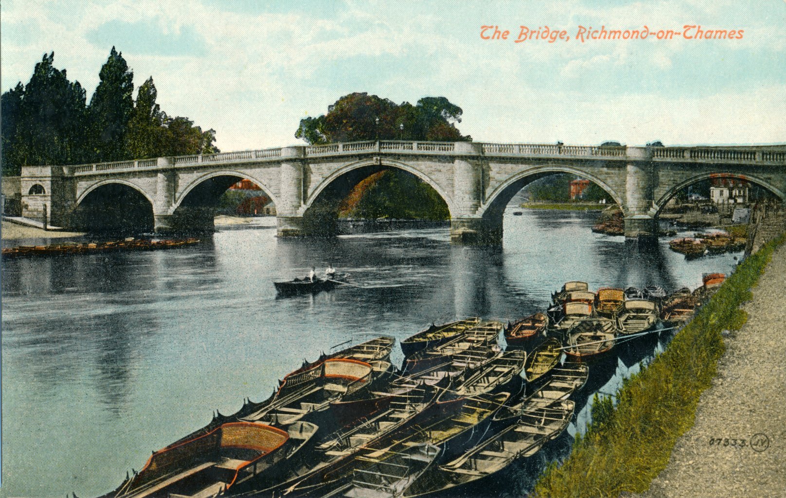 Richmond Bridge from upstream,river view